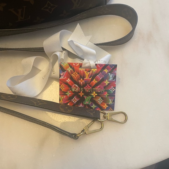 Louis Vuitton Monogram Montaigne BB - Picture 14 of 15